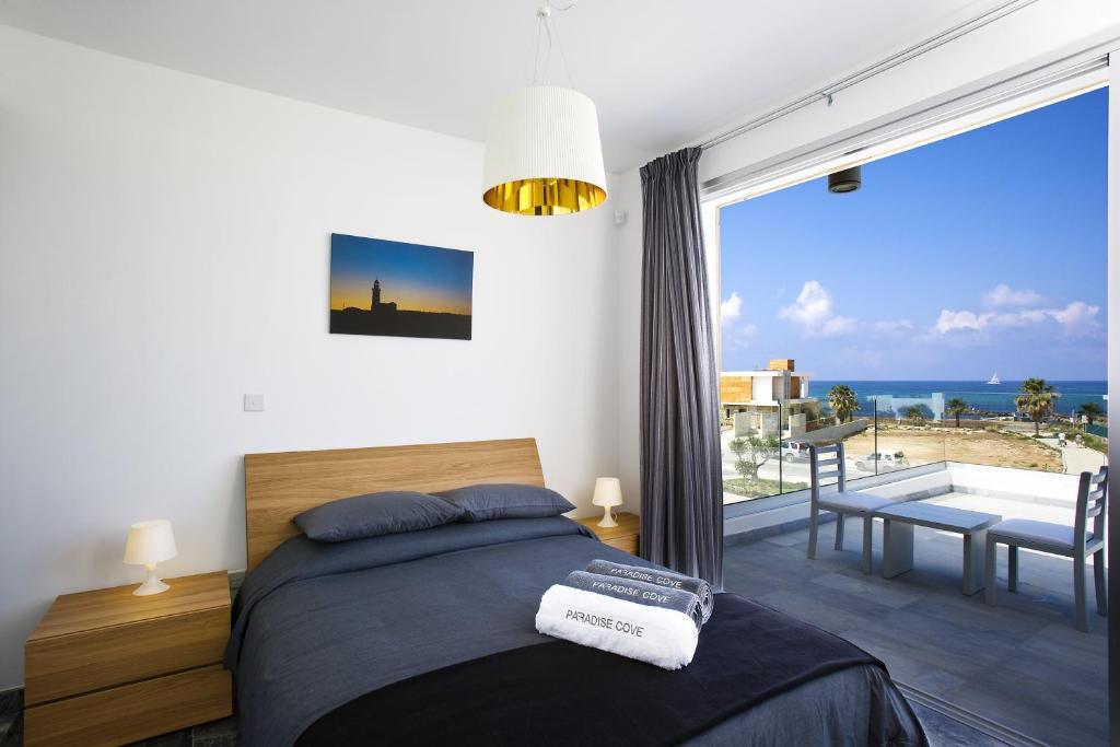 Paradise Cove Luxurious Beach Villas Пафос Стая снимка