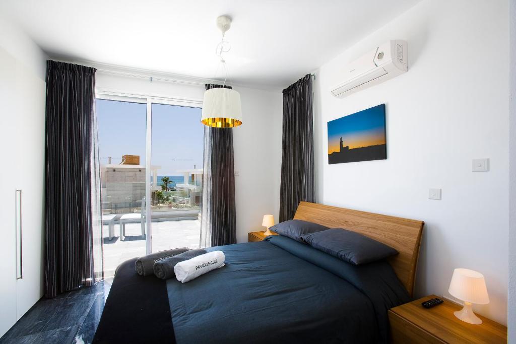 Paradise Cove Luxurious Beach Villas Пафос Стая снимка