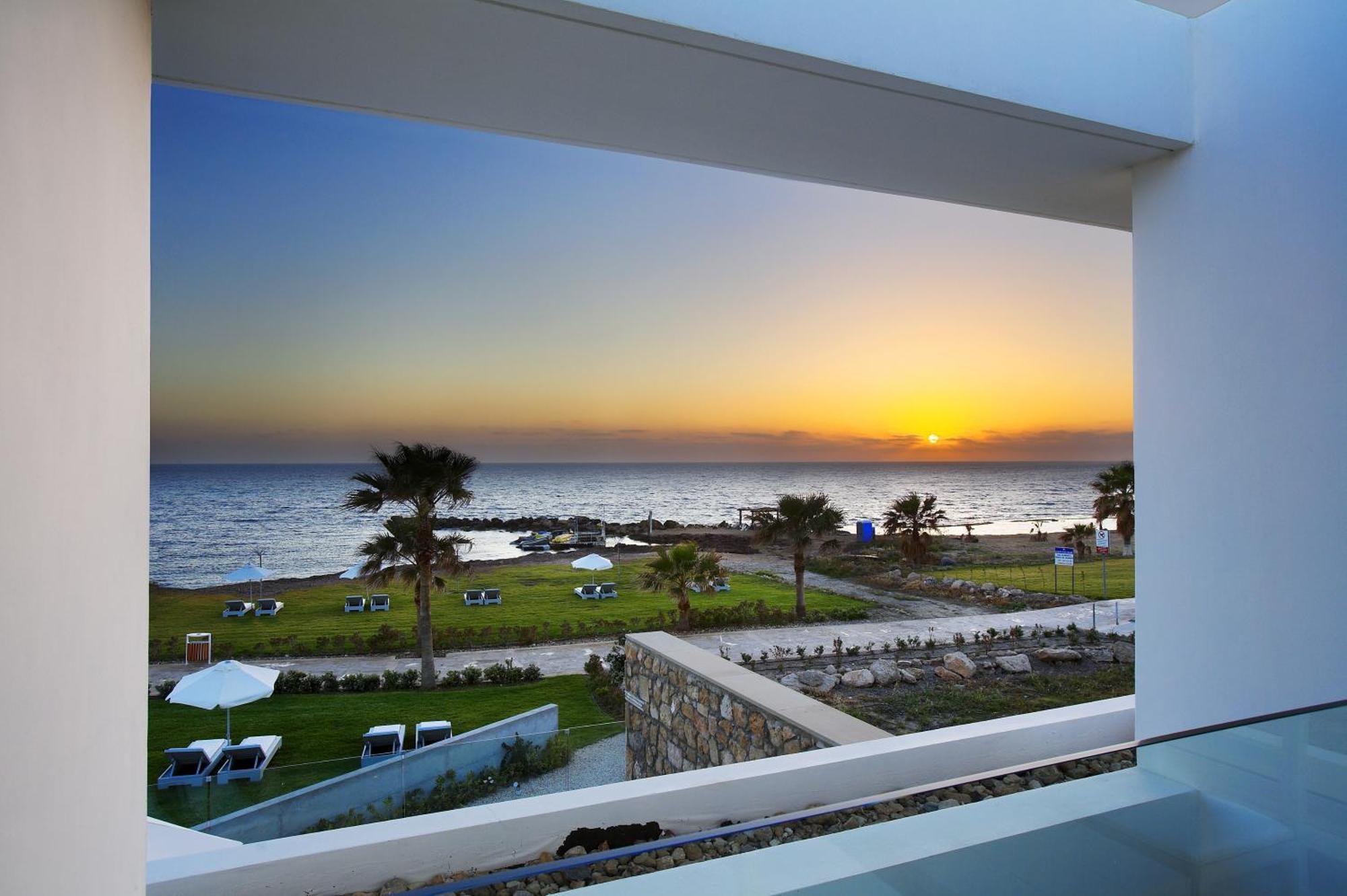 Paradise Cove Luxurious Beach Villas Пафос Екстериор снимка
