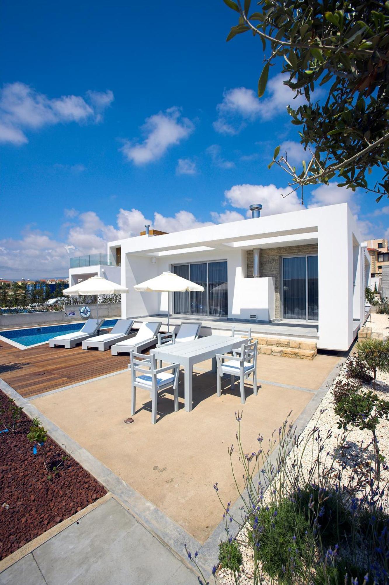 Paradise Cove Luxurious Beach Villas Пафос Екстериор снимка
